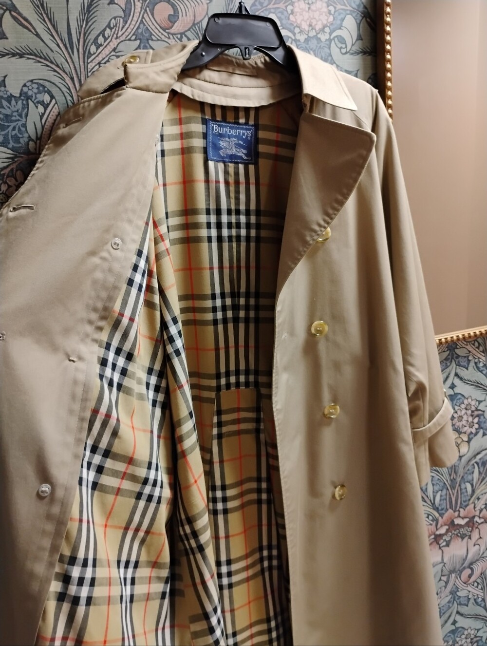 Vintage Burberry Classic Beige Double-Breasted Trench Coat, With Removable Liner - Picture 5 of 16